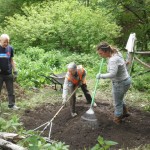 Ian, Liz, Nerys raking keyhole base